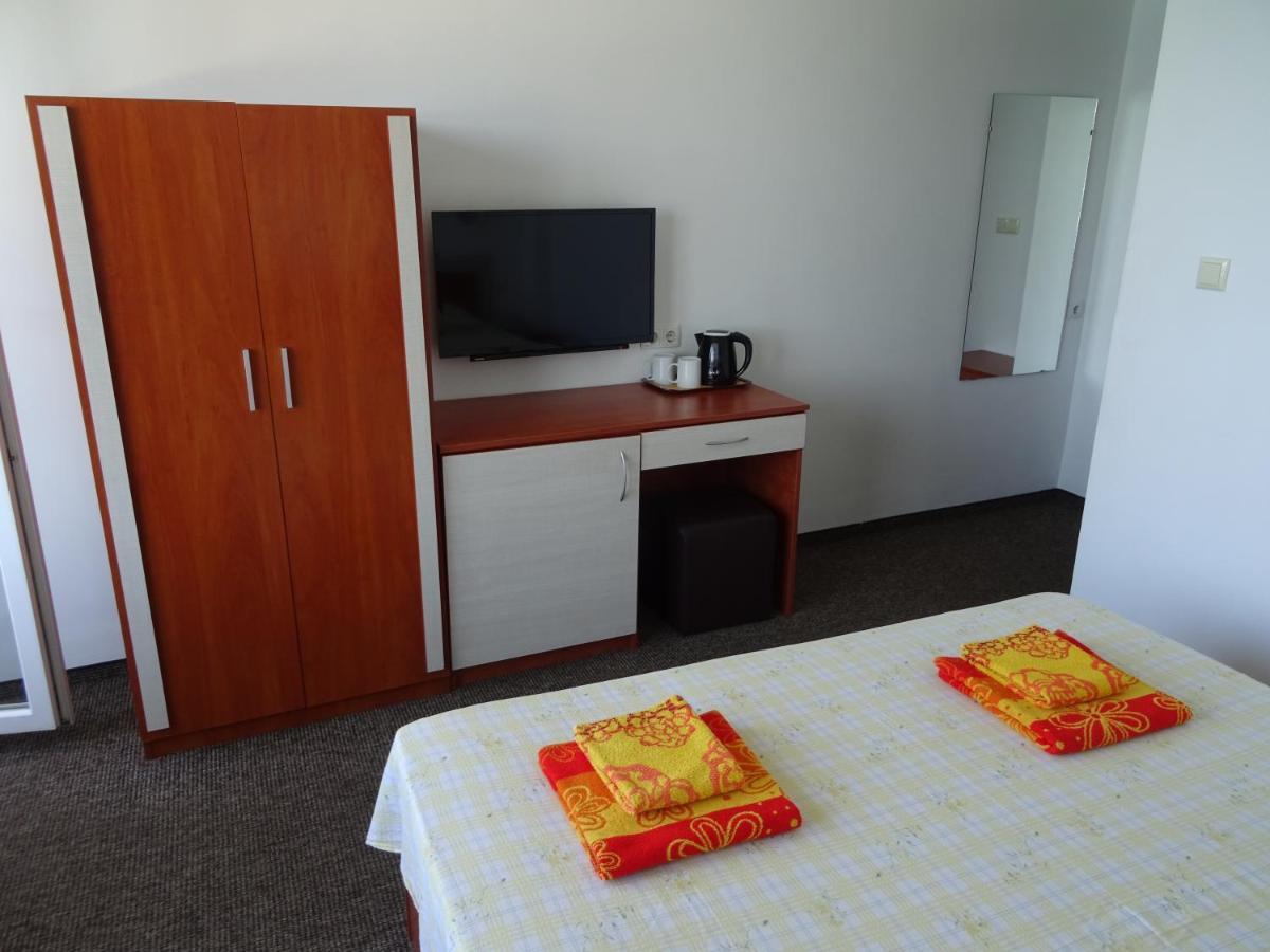 Dobrevi Guest House Primorsko Dış mekan fotoğraf