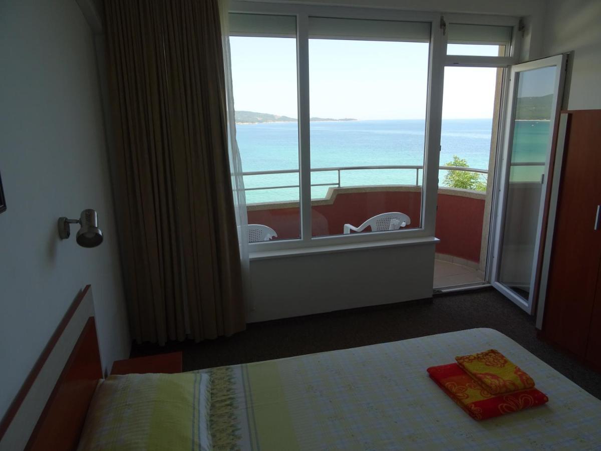 Dobrevi Guest House Primorsko Dış mekan fotoğraf