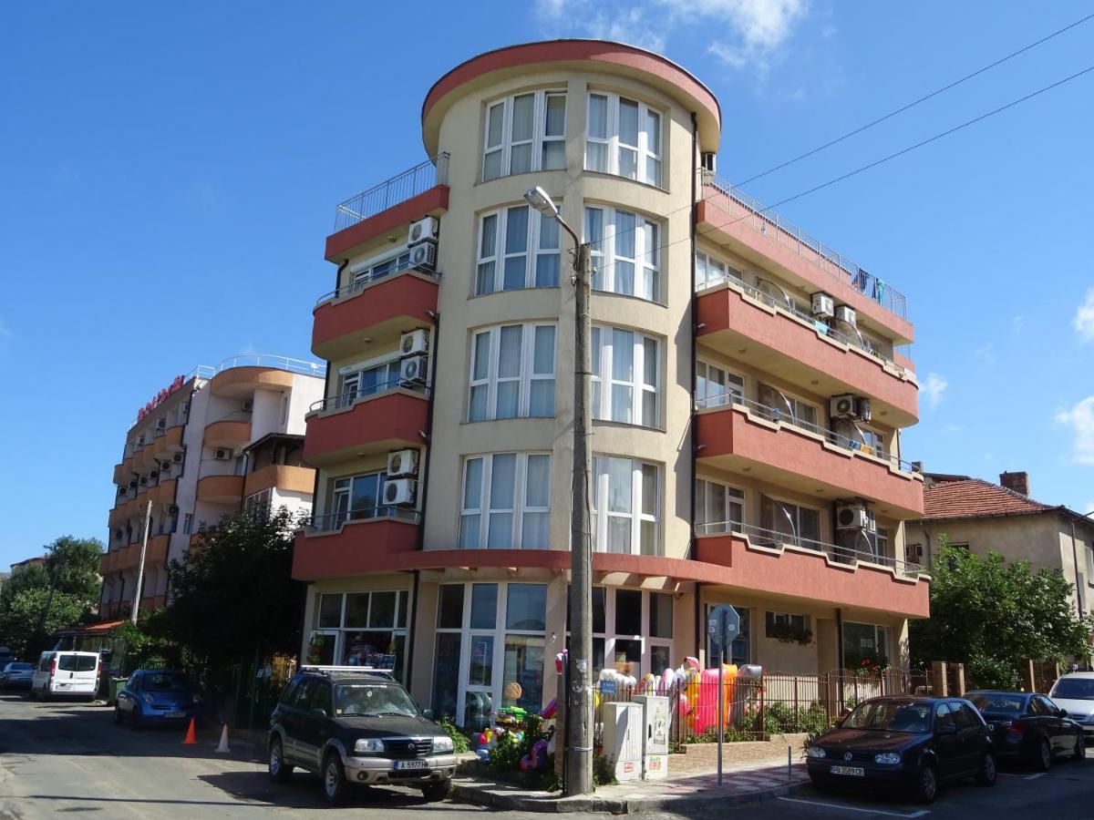 Dobrevi Guest House Primorsko Dış mekan fotoğraf