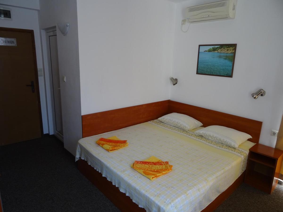 Dobrevi Guest House Primorsko Dış mekan fotoğraf