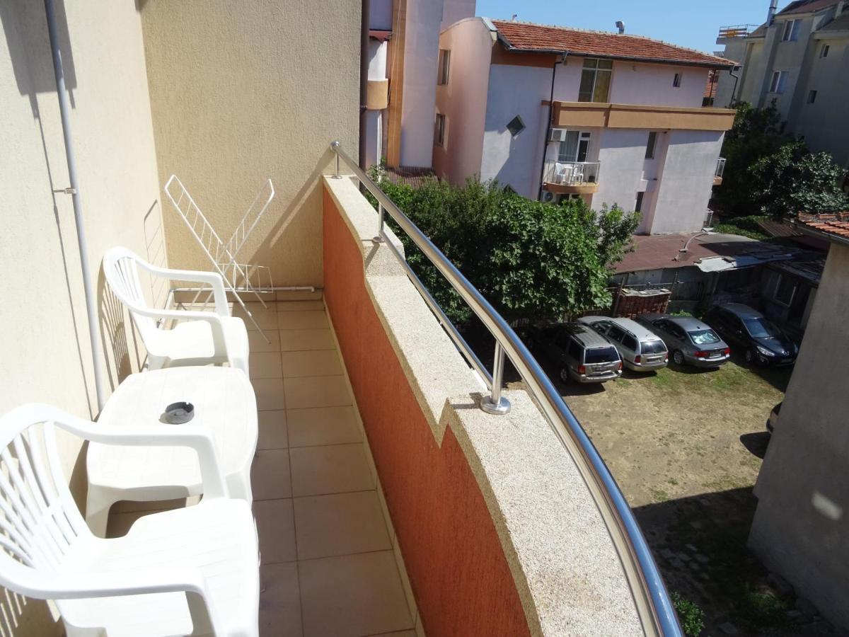 Dobrevi Guest House Primorsko Dış mekan fotoğraf