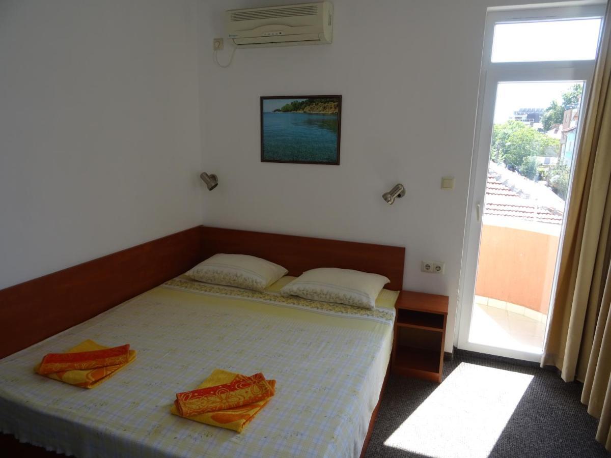 Dobrevi Guest House Primorsko Dış mekan fotoğraf