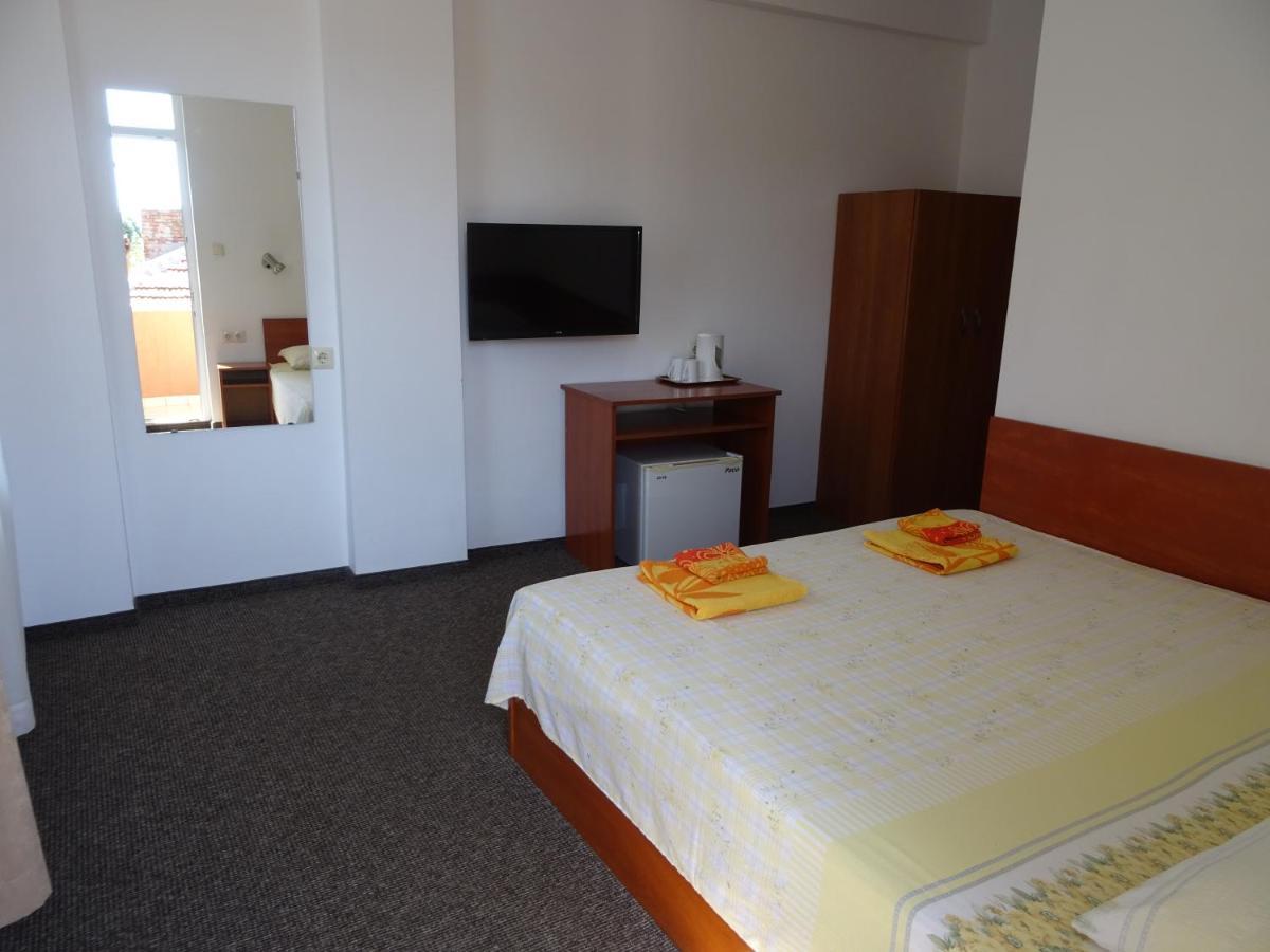 Dobrevi Guest House Primorsko Dış mekan fotoğraf