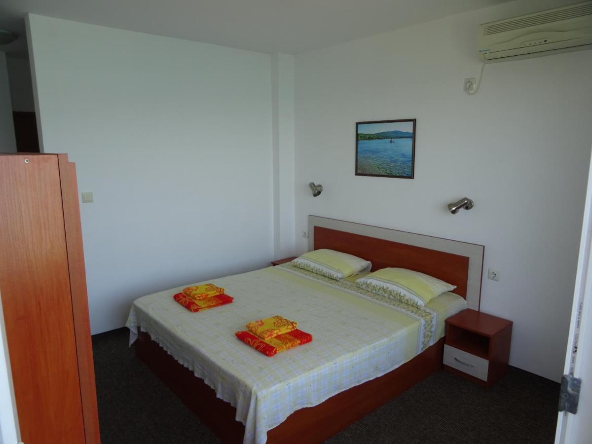 Dobrevi Guest House Primorsko Dış mekan fotoğraf