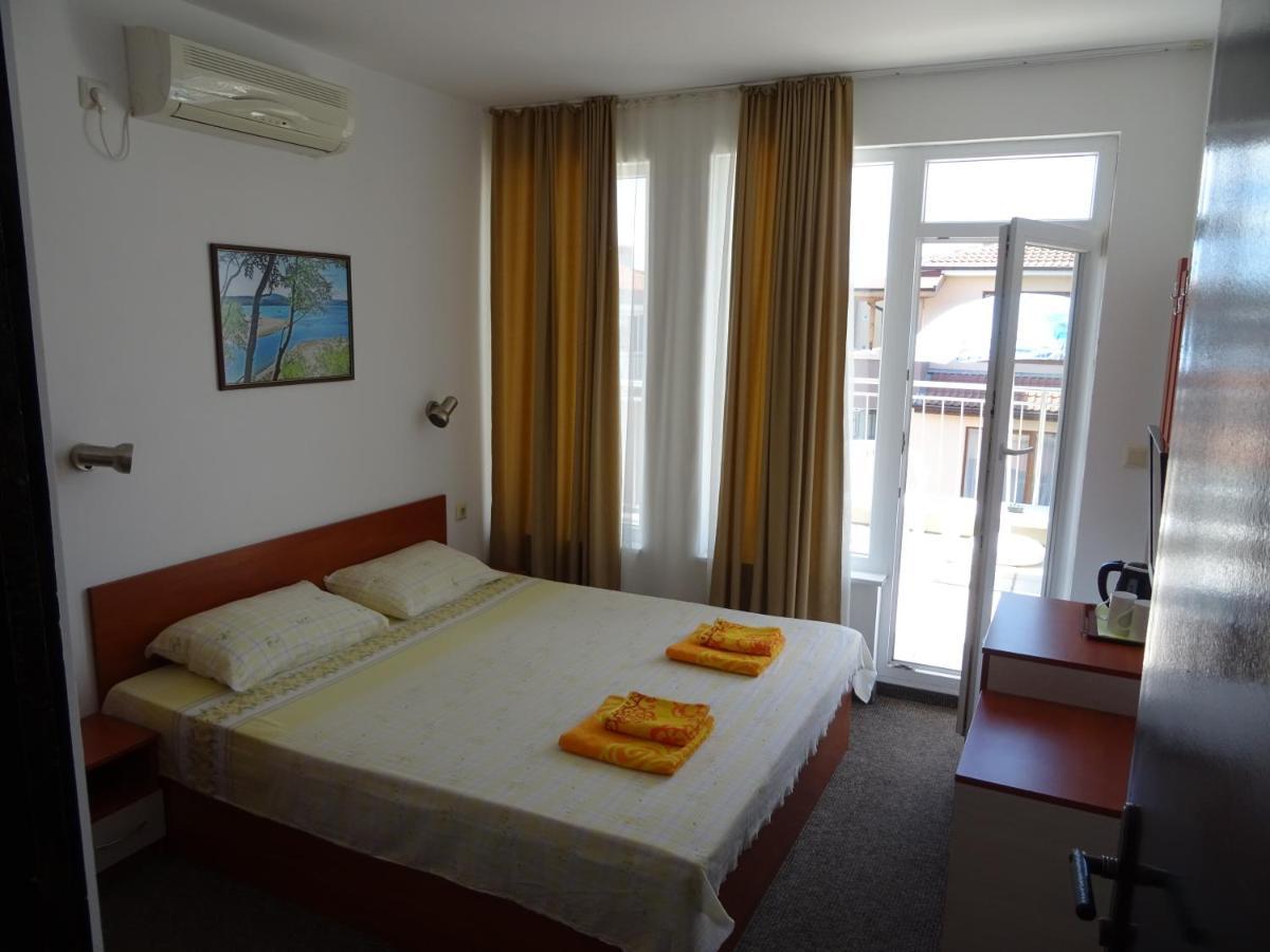 Dobrevi Guest House Primorsko Dış mekan fotoğraf