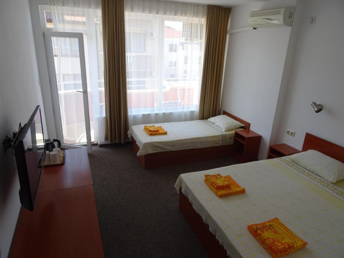 Dobrevi Guest House Primorsko Dış mekan fotoğraf