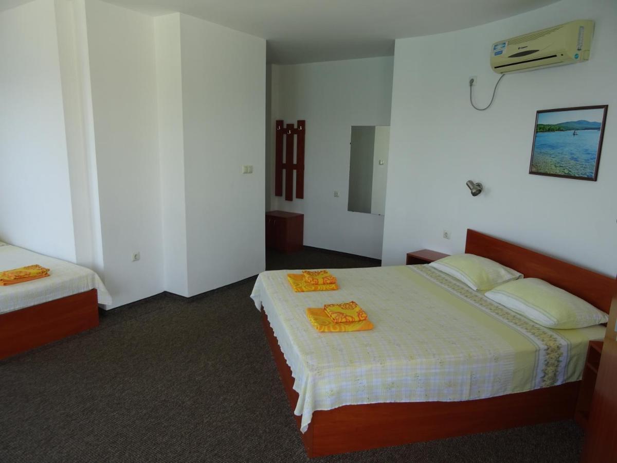 Dobrevi Guest House Primorsko Dış mekan fotoğraf