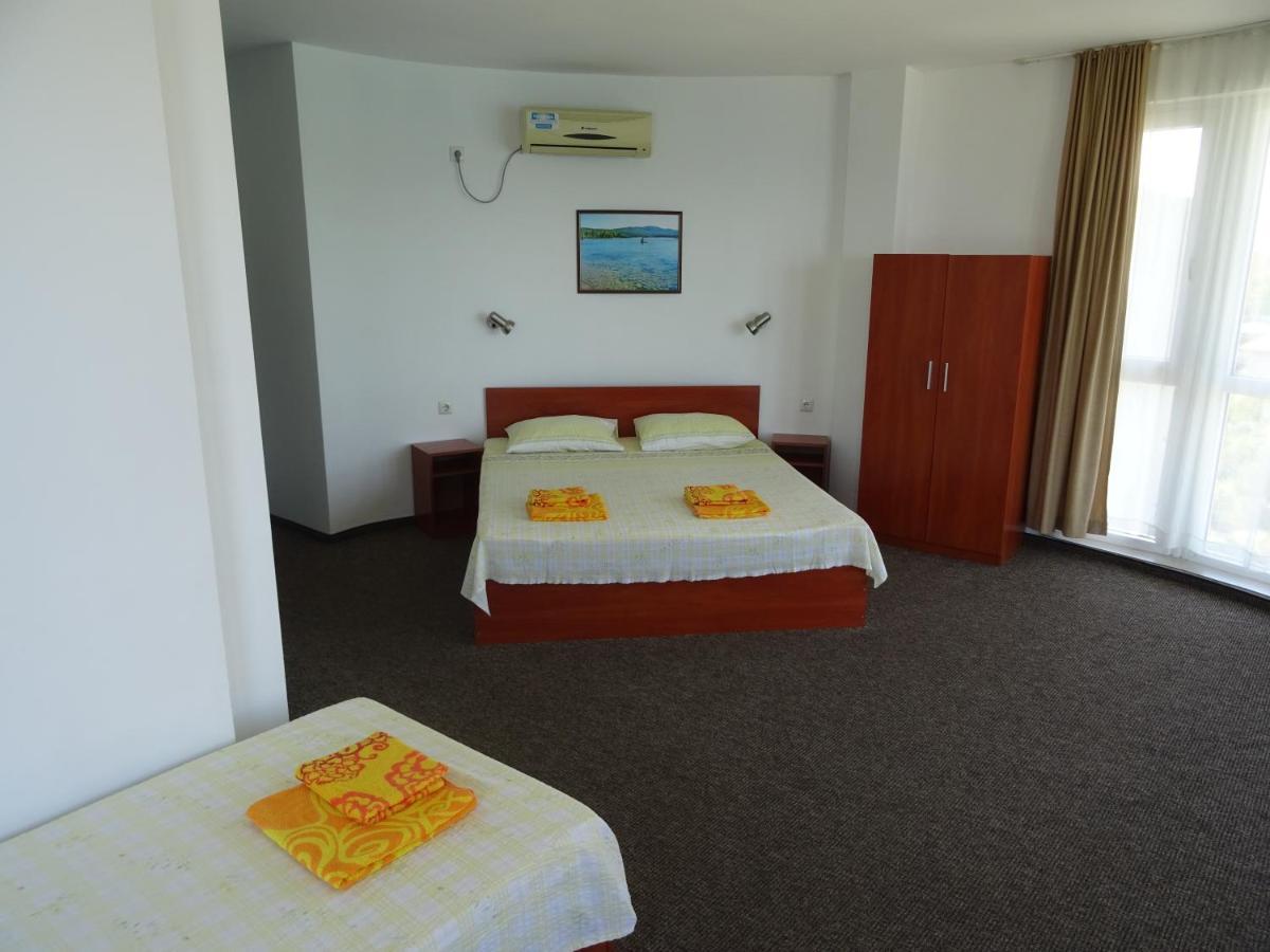 Dobrevi Guest House Primorsko Dış mekan fotoğraf